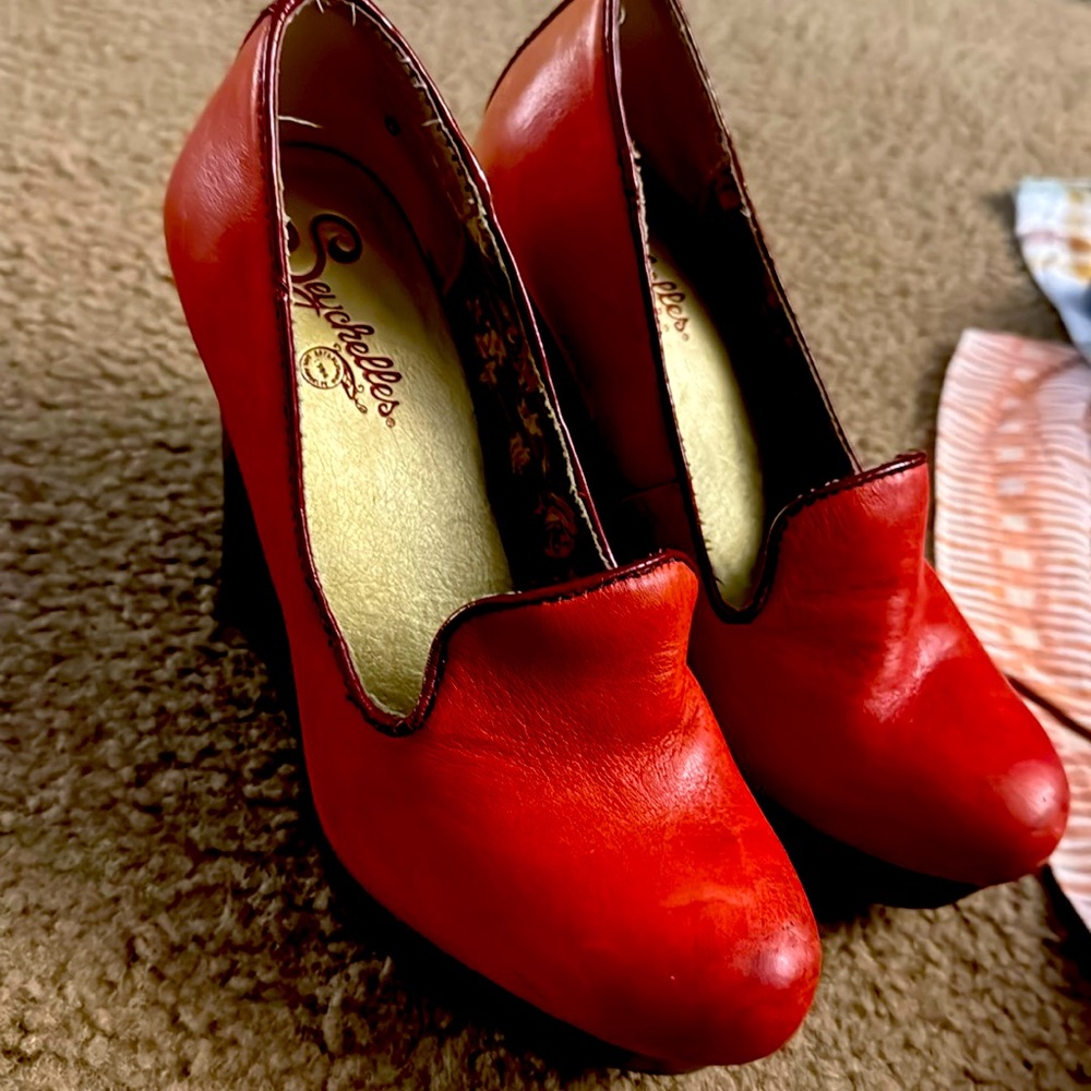 Seychelles- stacked wedge heels, size 6, red